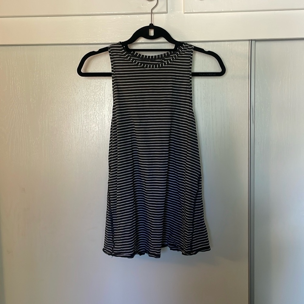 Lululemon tank top, open back